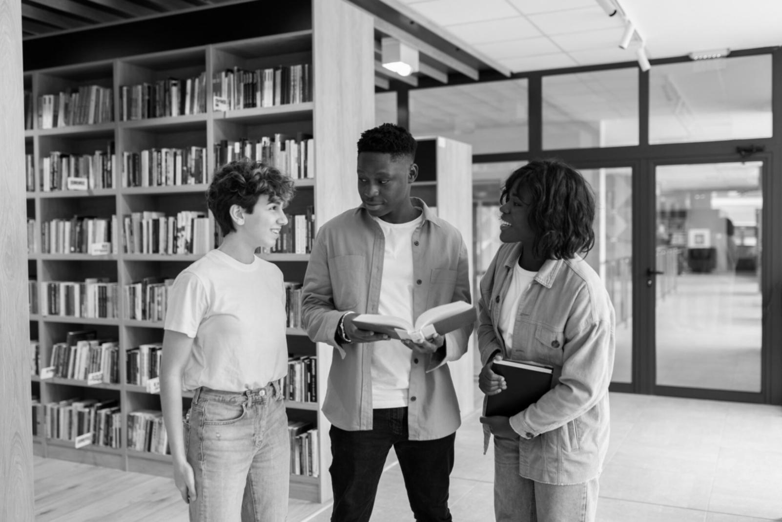 Ordentlich sortierte Geschäftsdokumente und Belege